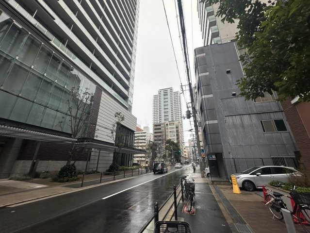 クロスレジデンス大阪新町の駐車場