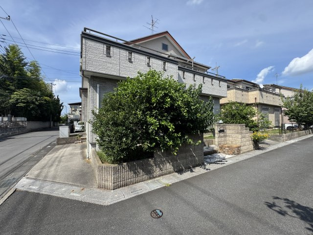 越谷レイクタウン中古戸建て◆駐車2台可◆南西角地の外観
