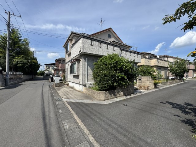 越谷レイクタウン中古戸建て◆駐車2台可◆南西角地の前面道路含む現地写真