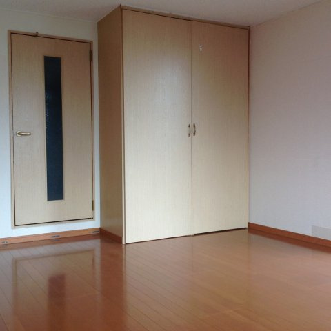 レオパレスカメリアＢの寝室|使い勝手のいい寝室です