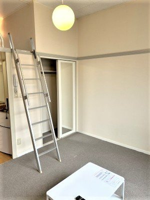レオパレスモーニングライトの居間・リビング|こちらの居間で趣味の時間をお楽しみください