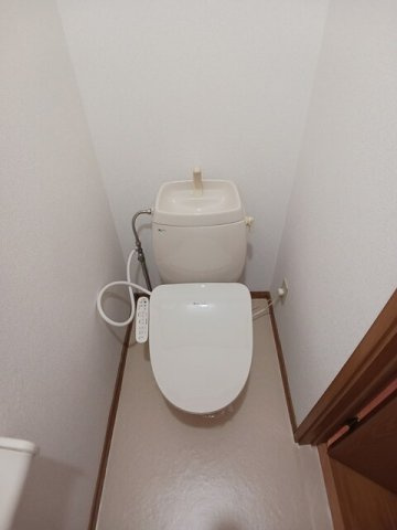 ジョイフルハイムＡのトイレ|落ち着いた色調のトイレです
