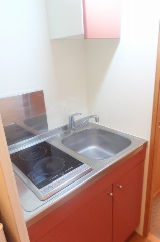 レオパレスシーバーのキッチン|２口ラジエントヒーター設置済み