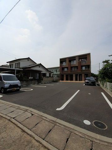 ヴィラ　プリムローズの駐車場|駐車場完備です