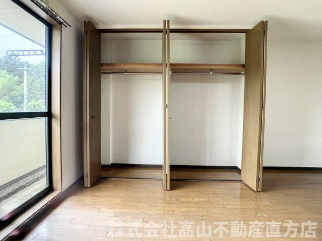 直方市大字植木の賃貸マンションの収納