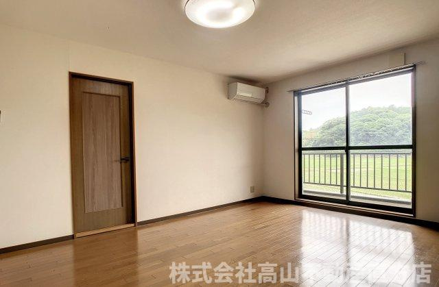 直方市大字植木の賃貸マンションの寝室