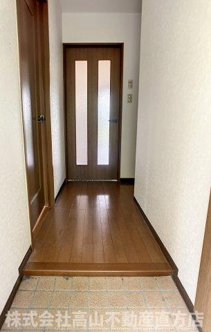 直方市大字植木の賃貸マンションの玄関