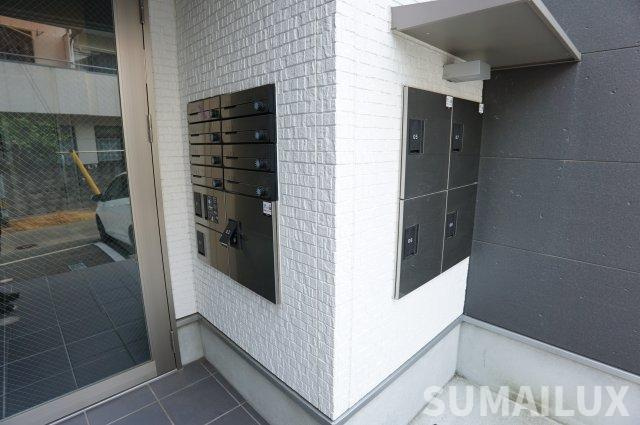 熊本市中央区黒髪２丁目のアパートのエントランス