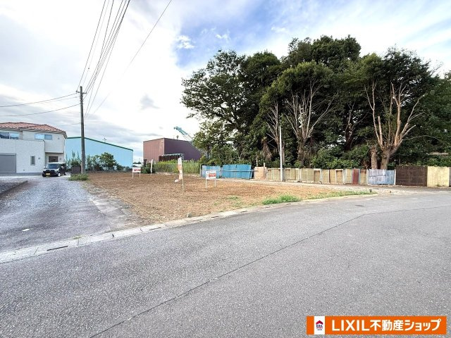 岩槻区鹿室 全２区画の前面道路含む現地写真|南区画（南西側から撮影）