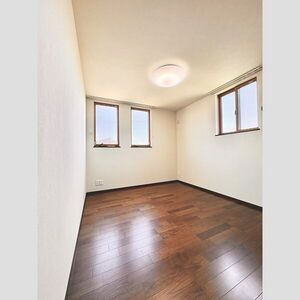 八剱町岩塚戸建の内装