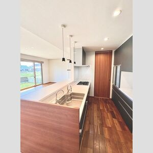 八剱町岩塚戸建のキッチン