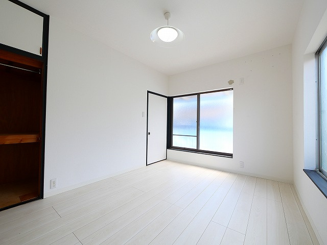 南登美ヶ丘　戸建ての洋室