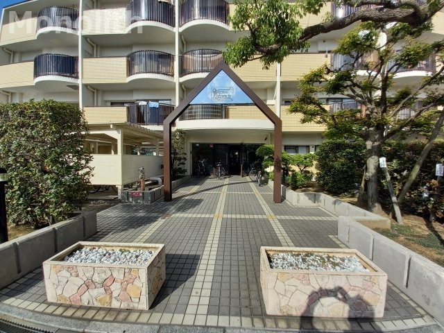 フローラル岸和田のエントランス