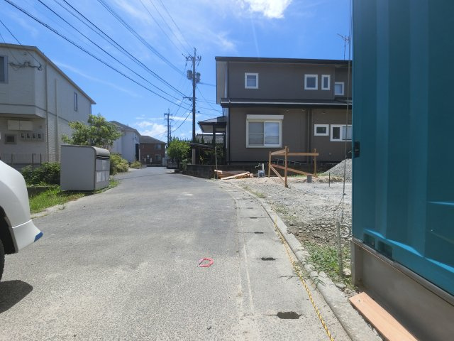佐賀市高木瀬東第18の前面道路含む現地写真|建築中