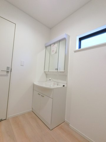 佐賀市高木瀬東第18の内観：施工例|使いやすい洗面ルーム。朝もゆとりをもって準備できます♪