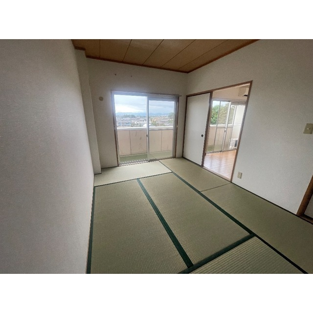 カンケン東新井マンションの内装|明るい色調の室内です