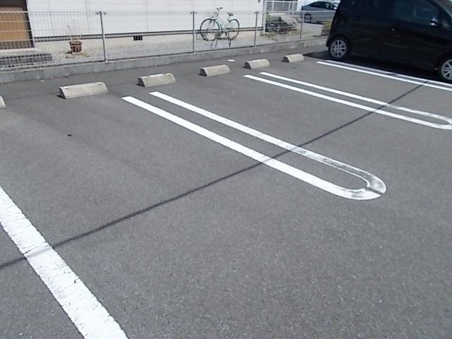 ヴィラ・ノーブルの駐車場
