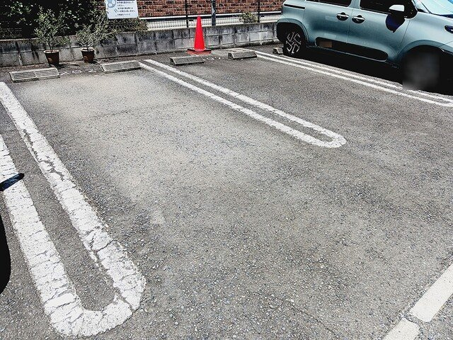 フォンタ－ナの駐車場