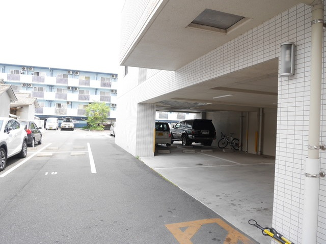 OWLSTYLE　KANDACHOの駐車場