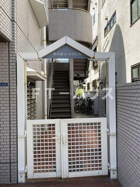 あけぼのＳＳビルのエントランス