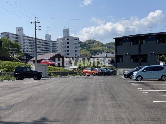 modern palazzo西時津Aの駐車場