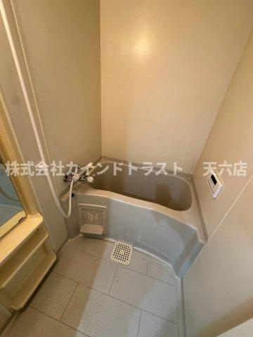 コスモグラシティ梅田東の浴室|落ち着いた空間のお風呂です