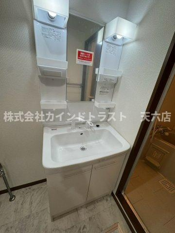 コスモグラシティ梅田東の洗面所|コンパクトで使いやすい洗面所