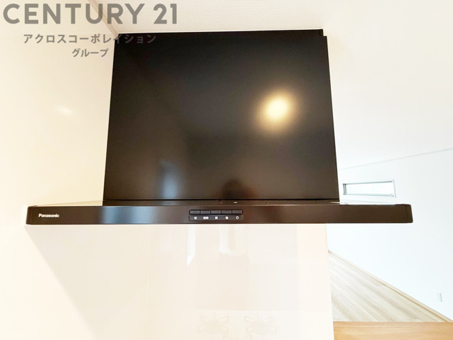 パワフルな吸引力で調理中の臭気等をしっかり処理してくれ、室内を快適に保ってくれます。
