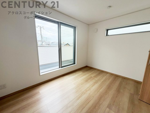 子供部屋…創造性や成長を促す遊びの空間を提供。学習や趣味に集中できる環境を整えます。個別のプライベートスペースは自己表現と自立心を育み、心地よい睡眠環境を整えリラックスできる場所を提供。