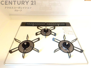 多数の調理器具を同時に使用でき、料理の効率化が可能。省エネで節約になり、様々な料理スタイルに適応できます。また、火力調整が独立しており、手入れや掃除もしやすく、今よりもっとお料理が楽しくなるかも。
