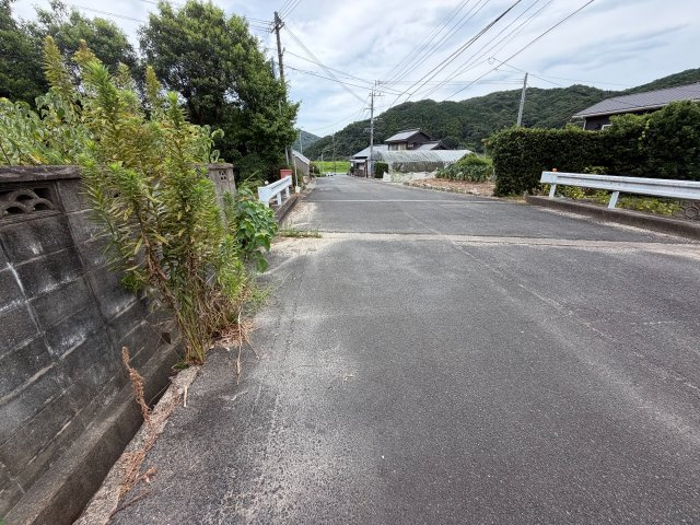 唐津市相知町 4LDK＋Sの前面道路含む現地写真
