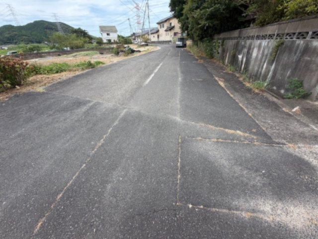 唐津市相知町 4LDK＋Sの前面道路含む現地写真