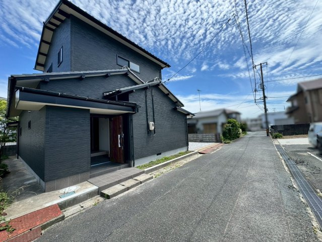 神原一丁目の前面道路含む現地写真|幅員約4.4メートルの前面道路に接道。