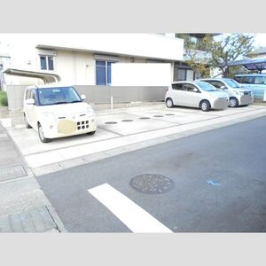 セルレアの駐車場