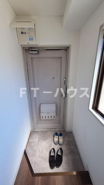 OKビルの玄関