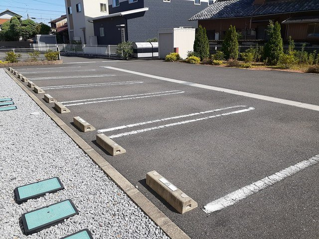 メゾンジャストＢの駐車場
