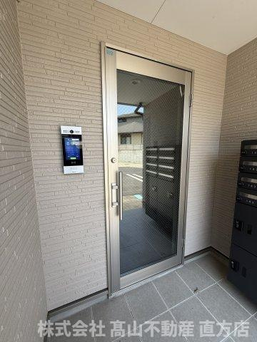 鞍手郡鞍手町大字中山のアパートのエントランス