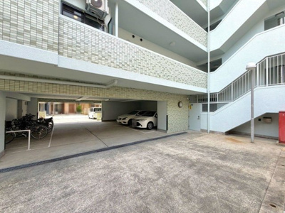 【駐車場】 | グラン・ドムール美章園 | お客様にとって最良のマイホームが見つかりますよう、イエストアが全力でお手伝いさせていただきます！いつでもお気軽にお問い合わせ下さい♪