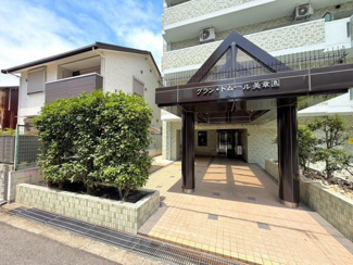 【エントランス】 | グラン・ドムール美章園 | お部屋を広く利用するために必須なクローゼットが全洋室にあります♪もちろんお荷物を収納されても良しの勝手の良いクローゼットは嬉しいですね♪
