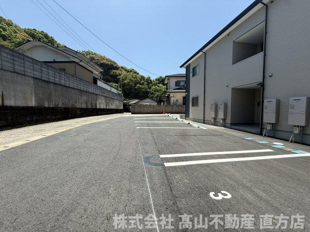 鞍手郡鞍手町大字中山のアパートの駐車場