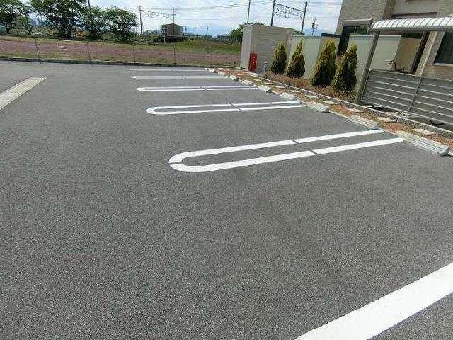 グラン・リジェールⅡの駐車場
