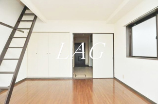 【居間・リビング】 | リヴランムラヨシ | 洋室のお部屋です。