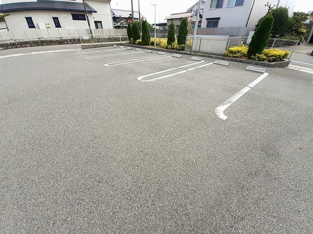 ルミエールⅡの駐車場