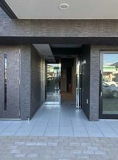 ＥＣ　ＢＵＩＬＤＩＮＧのエントランス
