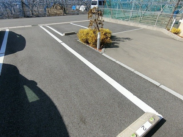 ヒーリング　コートの駐車場