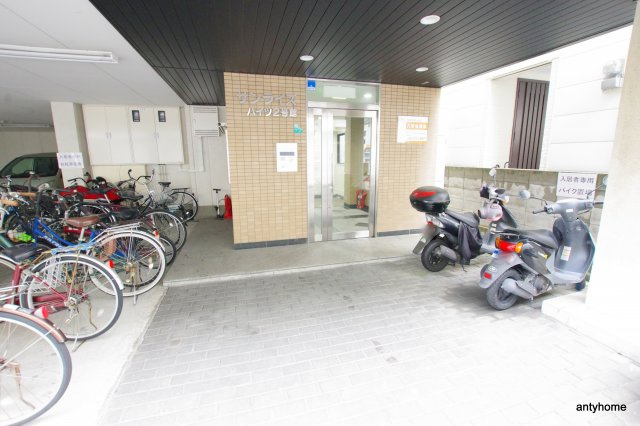 サンライズハイツ2号館　仲介手数料無料のエントランス