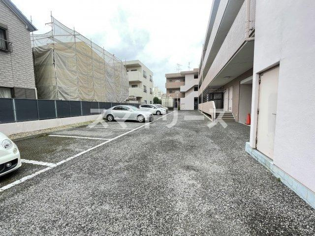 ソレイユ天王台の駐車場