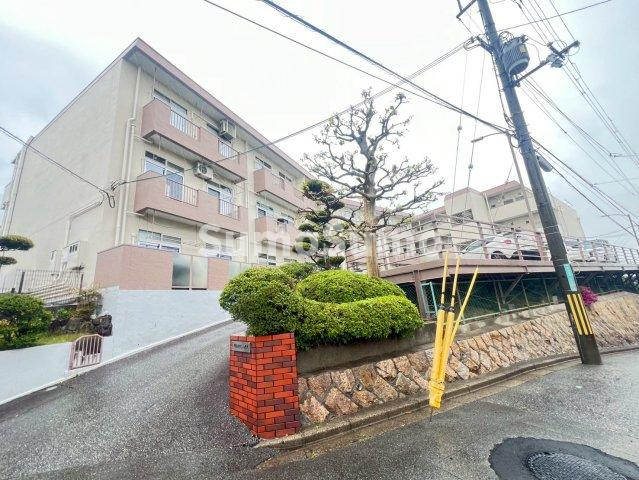 甲山グリーンハイツの外観