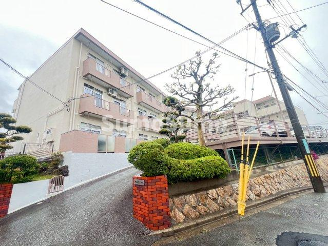 甲山グリーンハイツの外観