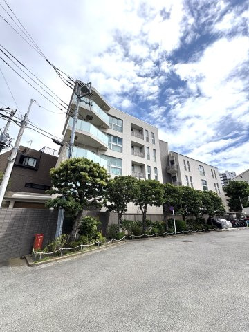 Live Lightly in Fujisawa.  身軽に暮らす、藤沢。